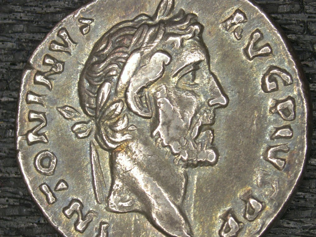 Rooman imperiumi. Antoninus Pius (138-161 aaj.). Denarius Roma - Mani giunte #2.1