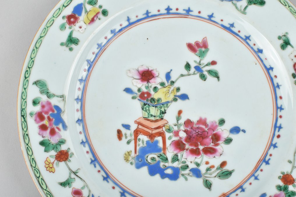 Tallerken - decorated in the famille rose palette with a flowering vase and a basket of citrus - Porcelæn #3.3
