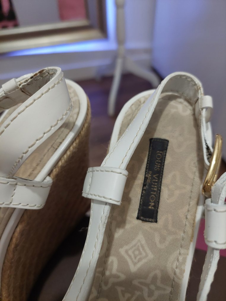 Louis Vuitton - Sandaler med kilehæl - Størelse: Shoes / EU 41 #2.1