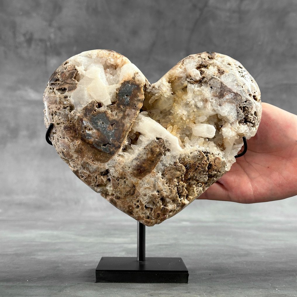 NO RESERVE PRICE - Wonderful Heart-Shaped of Zebra Crystal with custom stand - Heart- 2400 g #1.1