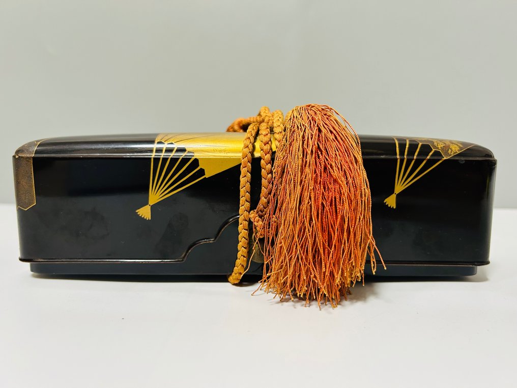 Fubako文箱 (letter box) - Kasten - Ein feiner, nashiji-lackierter Fubako 文箱/文筥 mit goldenem Taka-Maki-e-Muster auf dunklem Grund - Gold, Holz #3.1