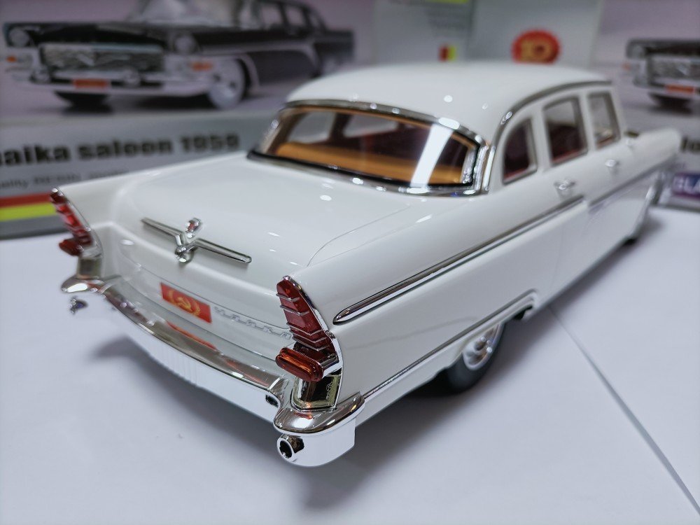 Toyways 1:18 - Model sedan - Tschaika GAZ 13 - Gebouwd in 1959 #2.1