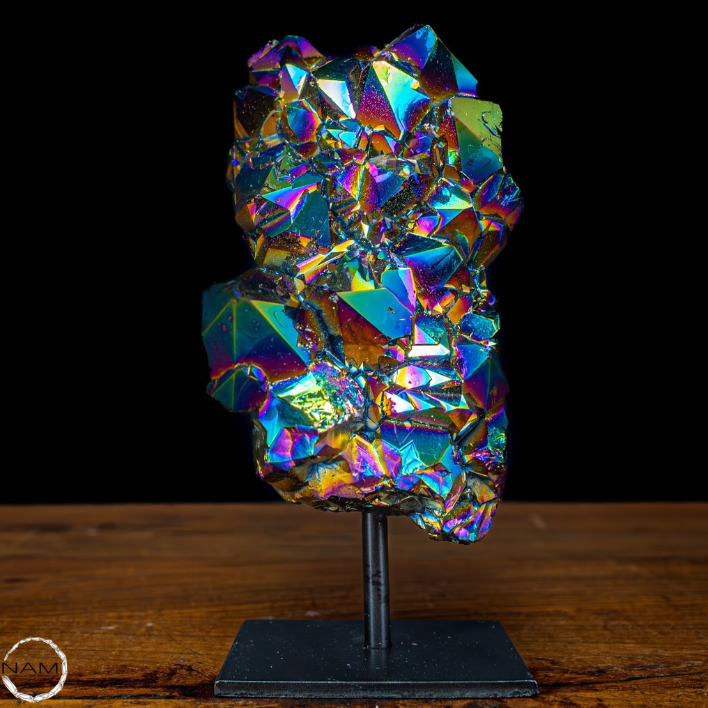 Erittäin harvinainen AAA+++ Rainbow Aura Ametisti - kvartsi telineessä- 1021.63 g #1.2