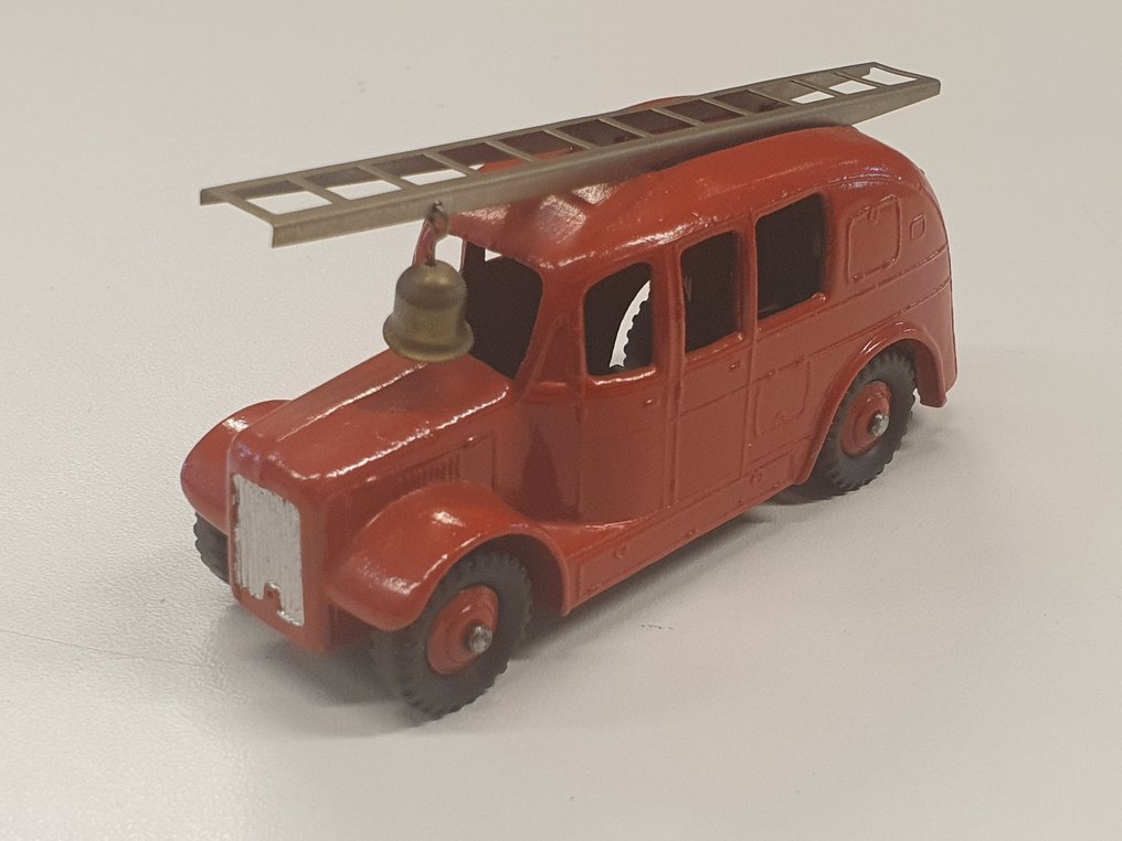 Dinky Toys 1:43 - Pienoismalliauto - ref. 250G Fire Engine 1954 #1.1
