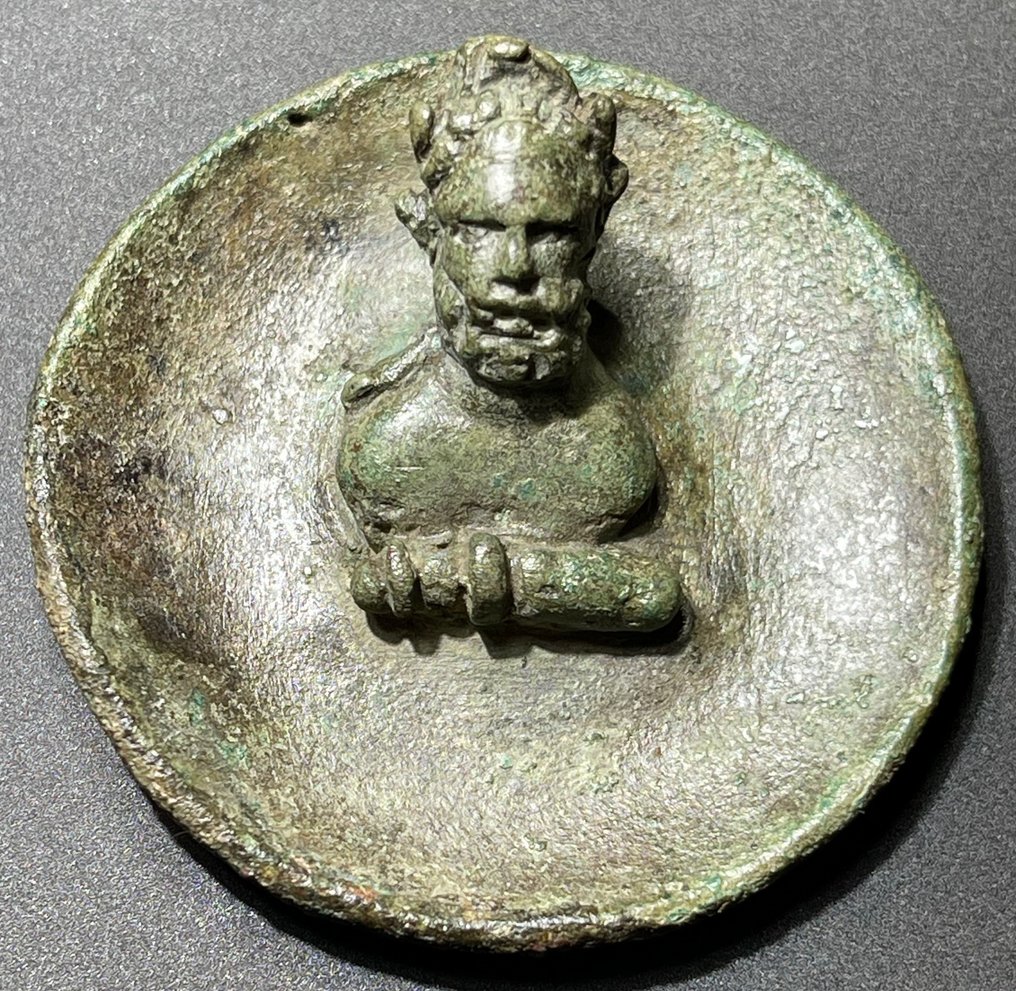 Romain antique Bronze Exceptionnelle Phalère de Défilé Militaire présentant un buste de Jupiter lauré en relief en haut #2.1
