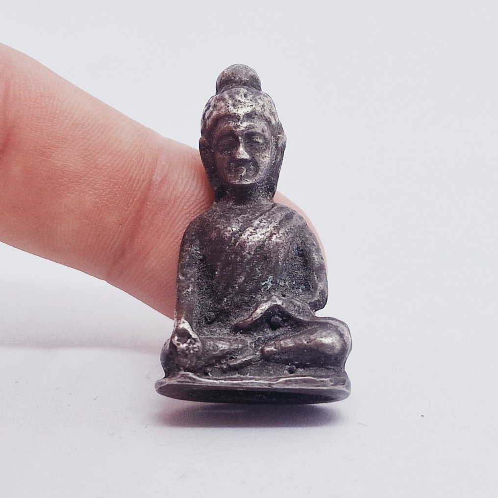 Gandhara Silber (97,18 %) Sitzender Buddha, reisende Votivstatue - 38 mm #1.1
