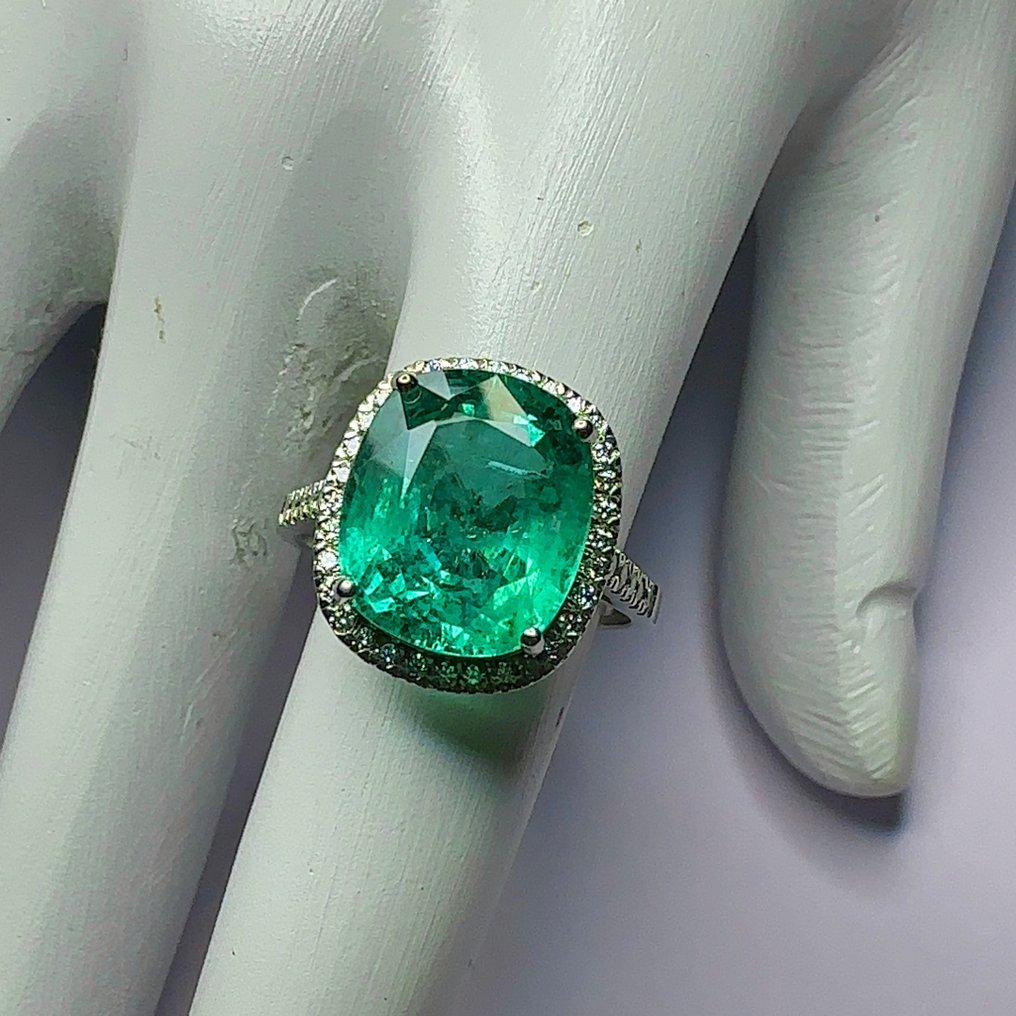 Ring Platina -  5.30ct. tw. Smaragd - Diamant - Emerald Halo ring #1.1