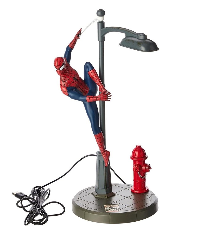 Spider-Man Statue - Marvel - Spider-Man clinging to a street lamp - 2020 #1.0