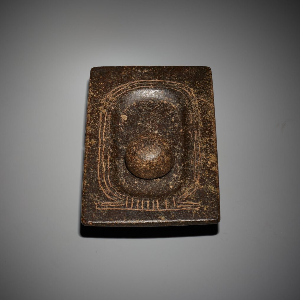 Αρχαία Αιγυπτιακή Πέτρα Κασετίνα καλλυντικών παλέτας. Τελευταία Περίοδος, 664 - 332 π.Χ. μήκος 12,2 εκ. #1.0