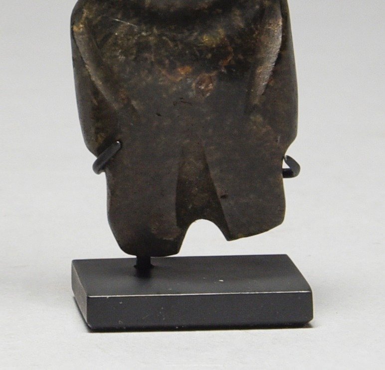 Mezcala, Estado de Guerrero, Mexikó Kő Antropomorf bálvány. Kr.e. 300-100. 6,4 cm magas. Spanyol behozatali engedély. #2.1