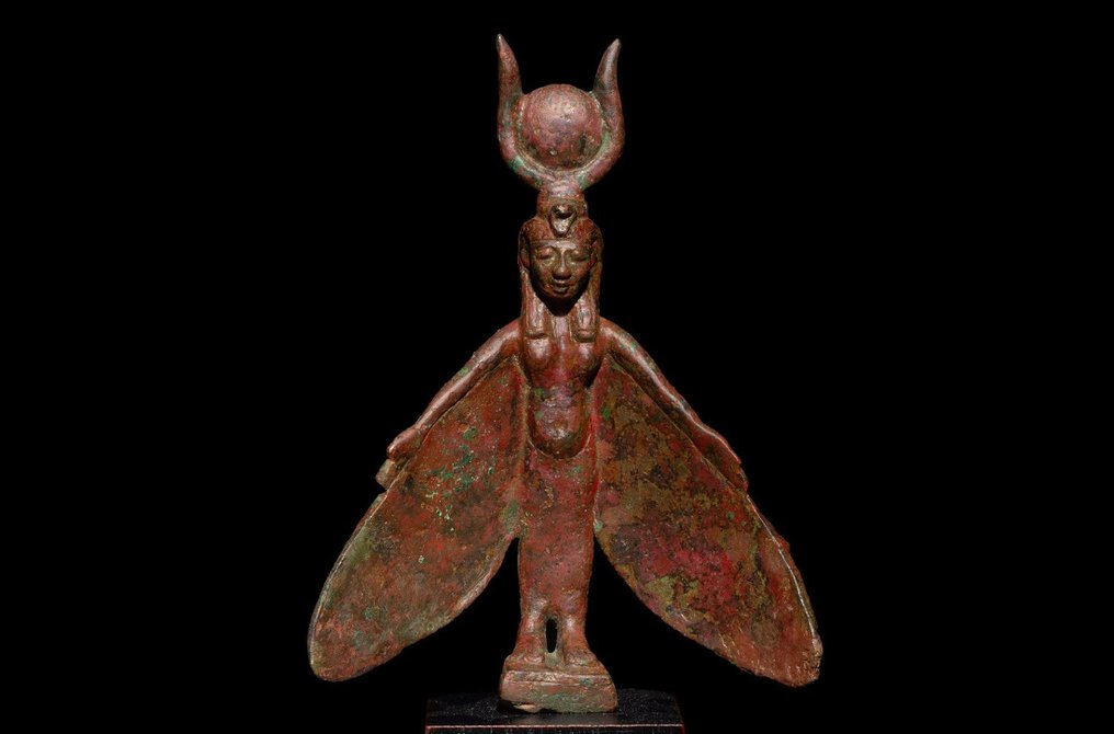 Ókori egyiptomi Bronz Ízisz szárnyas istennő. Késői időszak, ie 664-341. 12 cm magas. Spanyol kiviteli engedély. #1.1