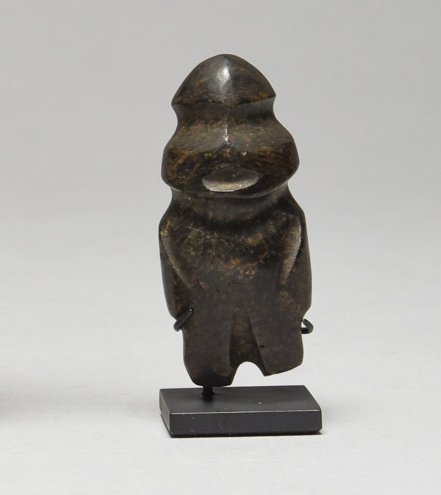 Mezcala, Estado de Guerrero, Mexikó Kő Antropomorf bálvány. Kr.e. 300-100. 6,4 cm magas. Spanyol behozatali engedély. #1.1