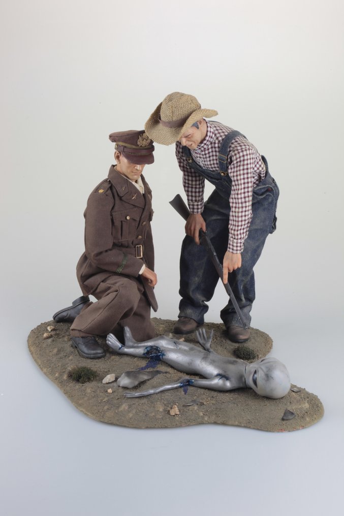 Ryan Nagata - Diorama Roswell scene by RYAN NAGATA - U.S. #1.0