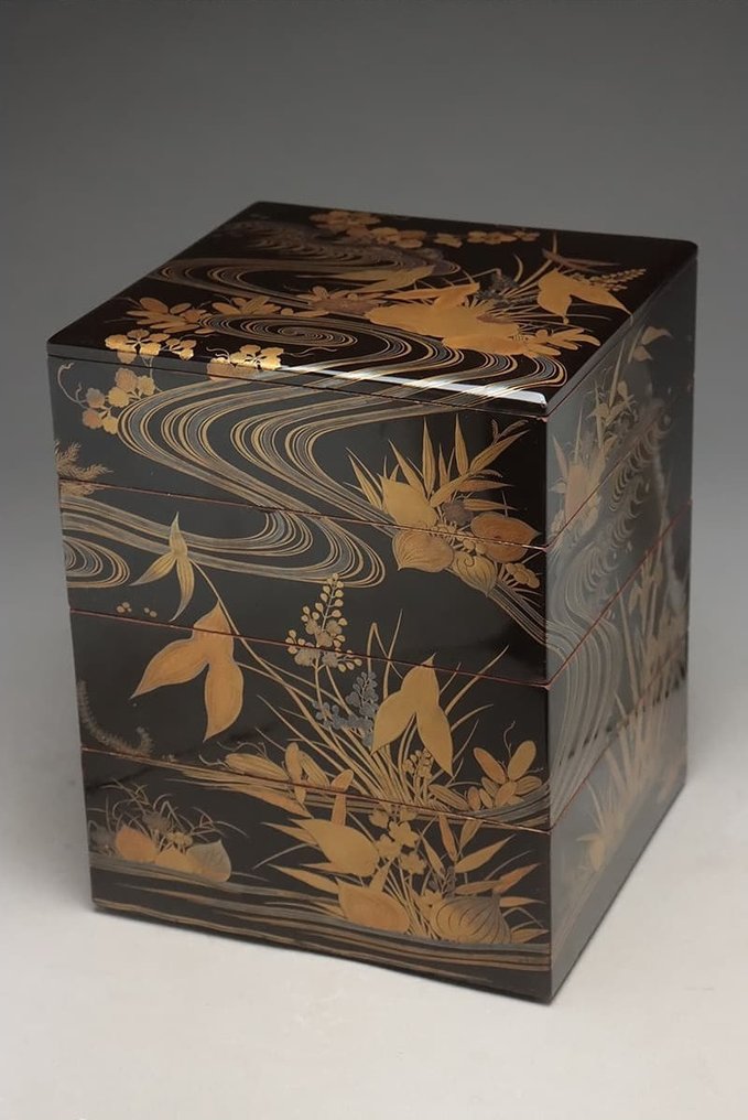 Kasten - Sehr schönes Jubako mit Pflanzen- und Johannisbeer-Maki-e-Design - einschließlich originalem - Gold, Holz, Lack #2.2
