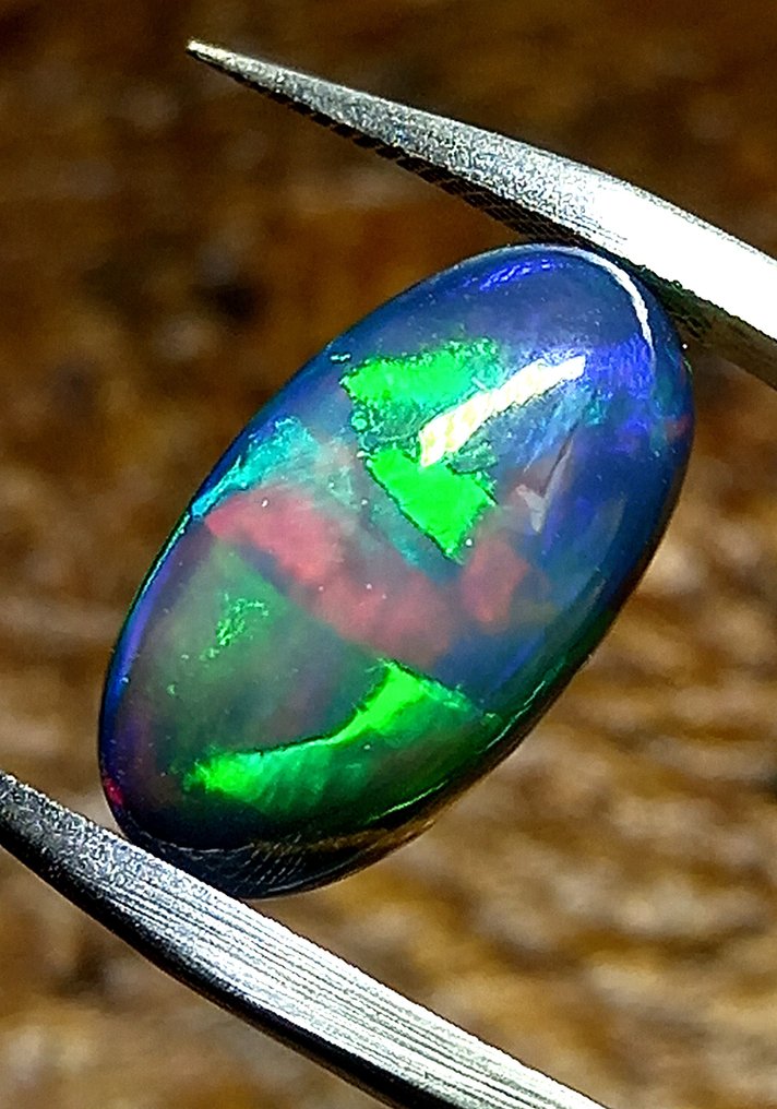Cabochon d'opale naturelle d'Éthiopie. 4,05 carats. Pas de prix de réserve. Cabochon ovale - Hauteur : 16.64 mm - Largeur : 9.16 mm- 0.81 g #1.2