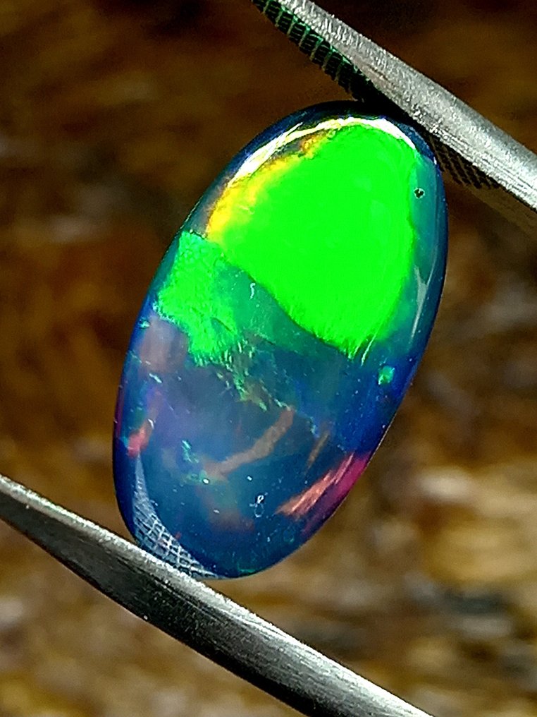 Cabochon d'opale naturelle d'Éthiopie. 4,05 carats. Pas de prix de réserve. Cabochon ovale - Hauteur : 16.64 mm - Largeur : 9.16 mm- 0.81 g #2.1