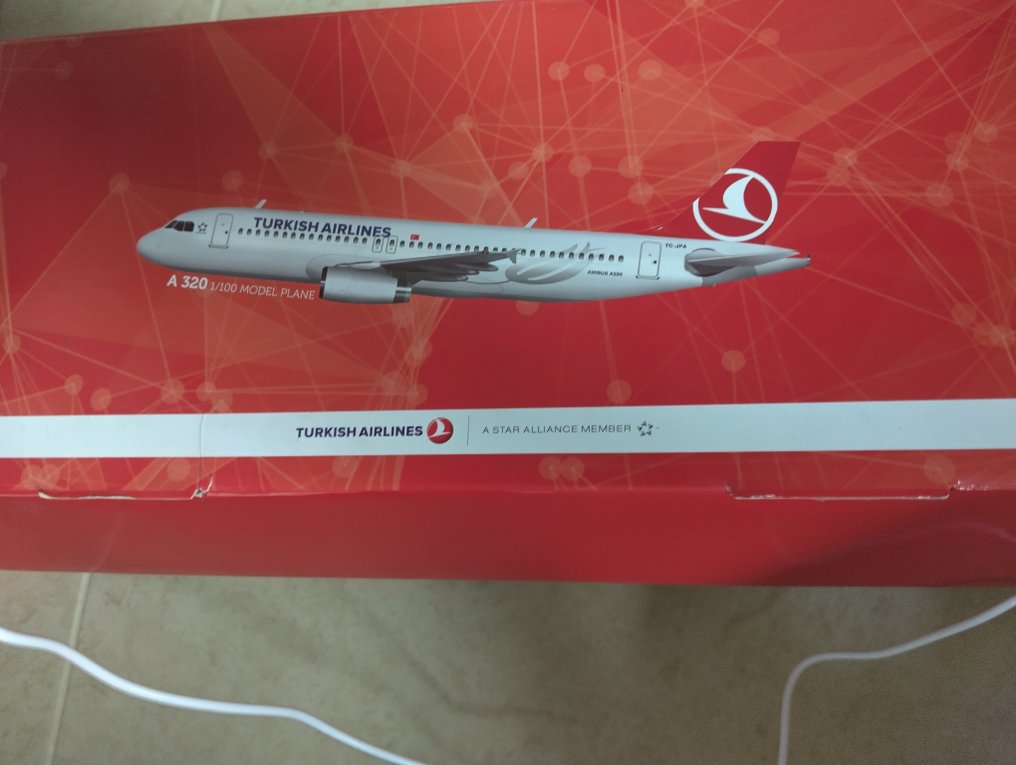 1:100 - 模型飞机 - 土耳其航空 - 空客 A320 #2.1