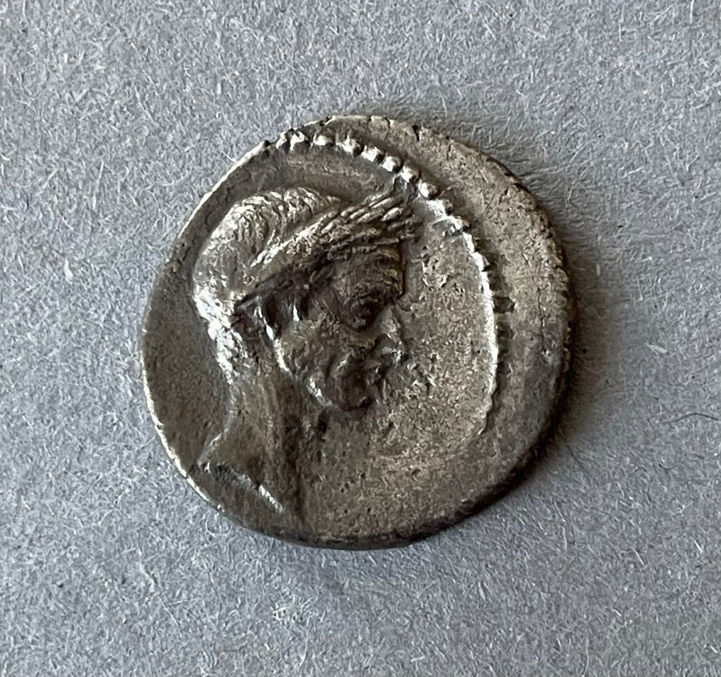罗马共和国. 尤利乌斯 凯撒. Denarius 43 BC - L. Flaminius Chilo #1.1
