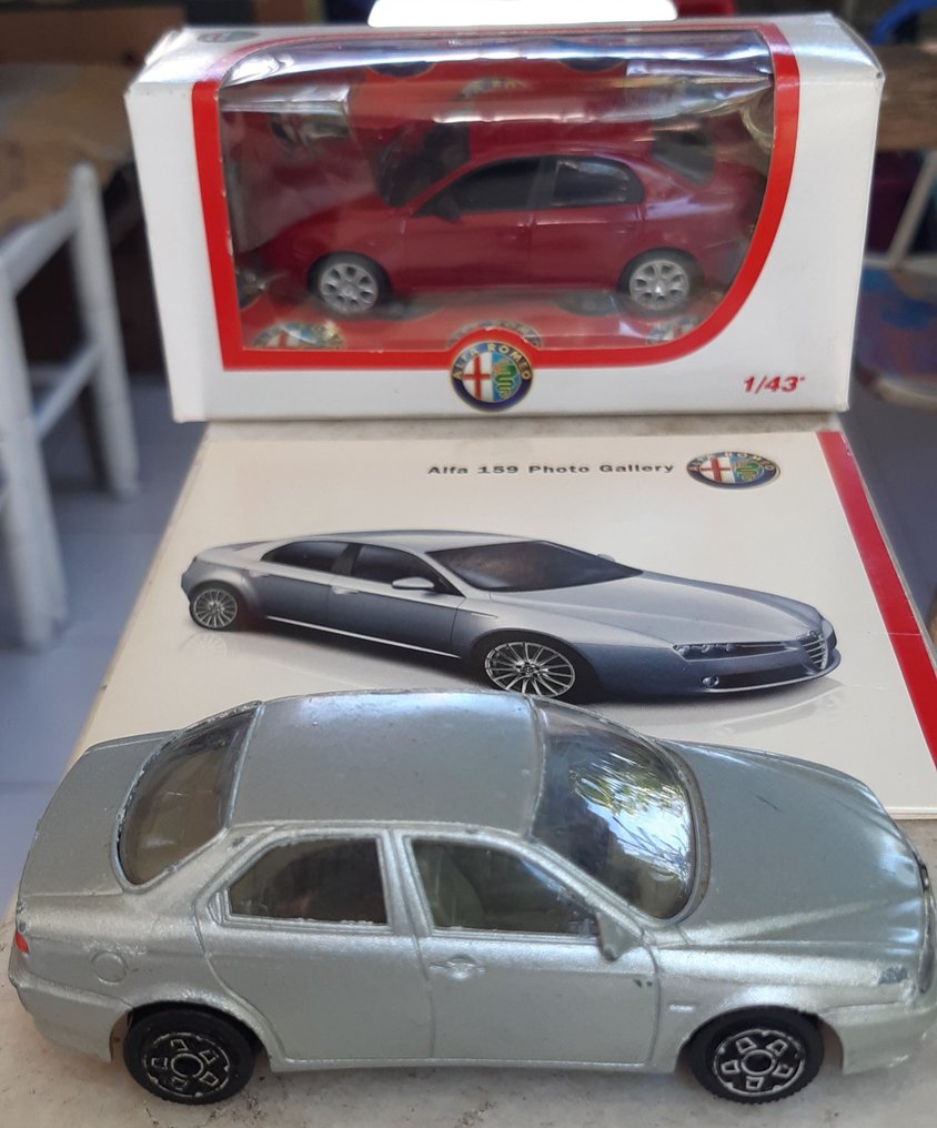 Bburago, Norev 1:43 - Modellbil  (3) - Coleção de 2 Alfa Romeo (156 s/caixa) e (159 c/caixa + CD de fotos) #1.1