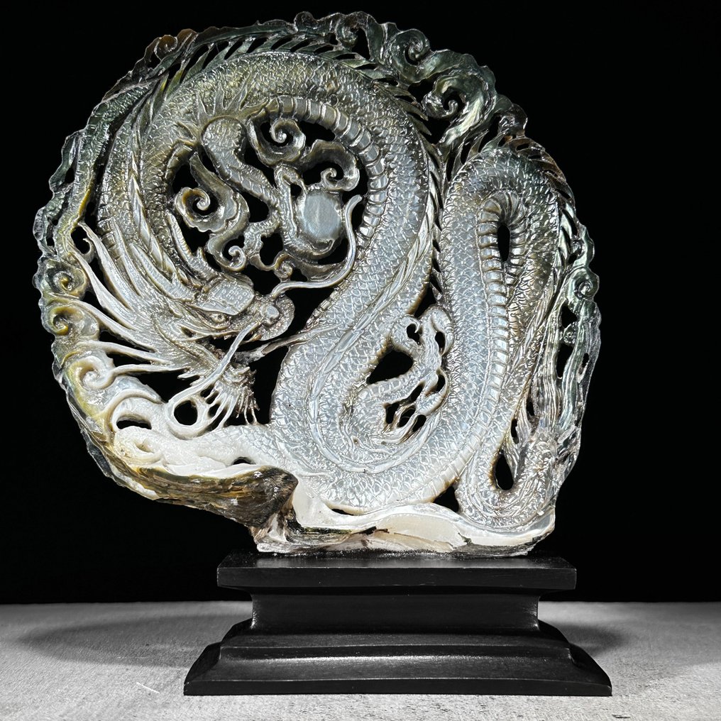 INGEN RESERVEPRIS - Mother of Pearl Shell på et specialfremstillet stativ - Dragon Carving Havskal - Pinctada Maxima  (Ingen mindstepris) #1.2