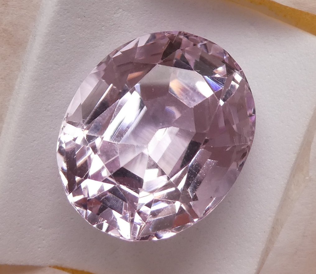 Kunzite - 25.01 ct - Instituto Gemólogico Español (IGE) #1.0