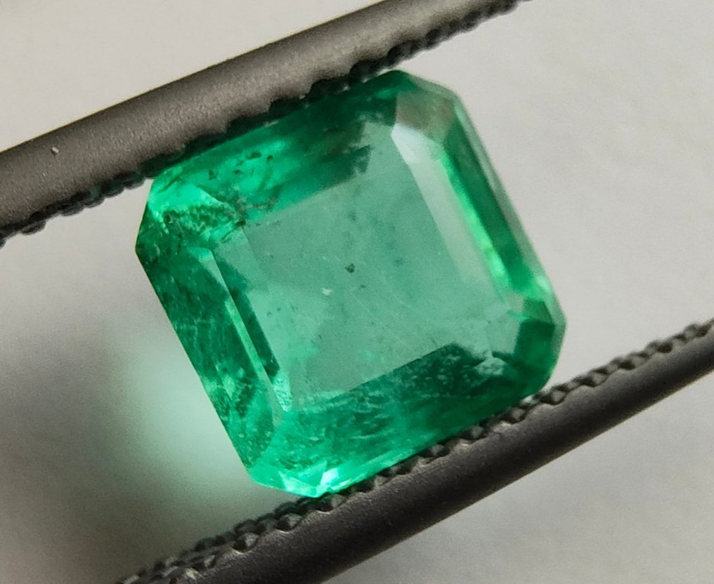 Green Emerald  - 1.77 ct - International Gemological Institute (IGI) - Minor oil #2.1