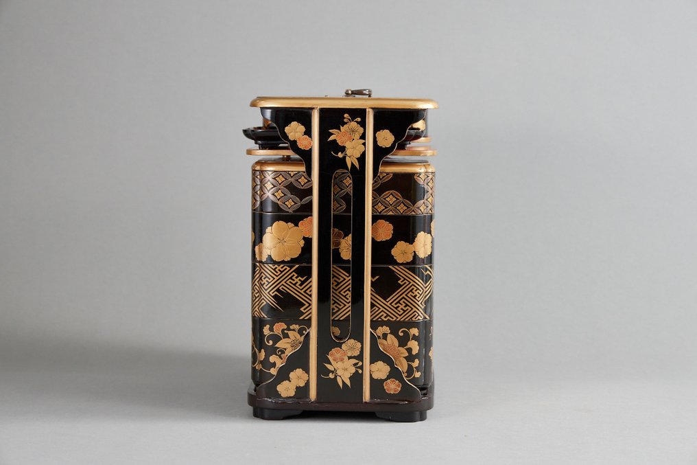 Auspicious Floral Maki-e and Nashiji Nobento 野弁当 (Picnic Set) with Wooden Box - Tárolóedény - Lakkozott fa #3.1
