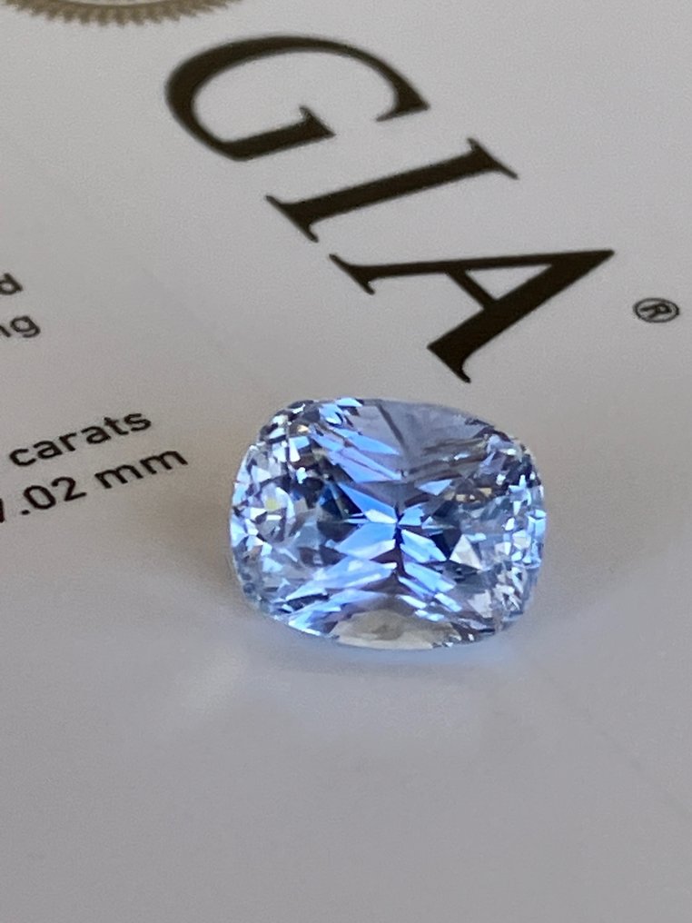 1 pcs  Blau Saphir  - 3.86 ct #1.0