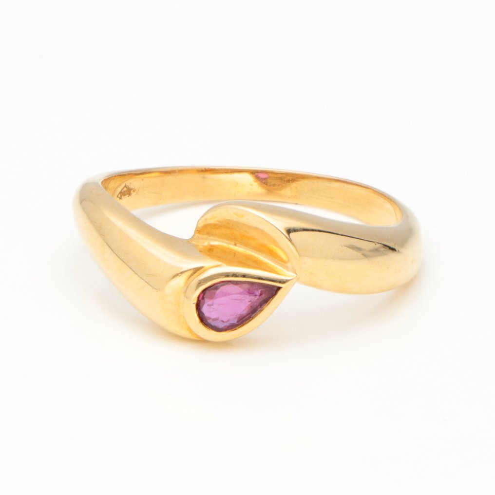 Ring - 18 kt. Yellow gold -  0.16 tw. Ruby #1.1