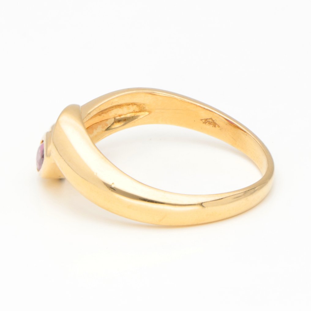 Ring - 18 kt. Yellow gold -  0.16 tw. Ruby #2.1