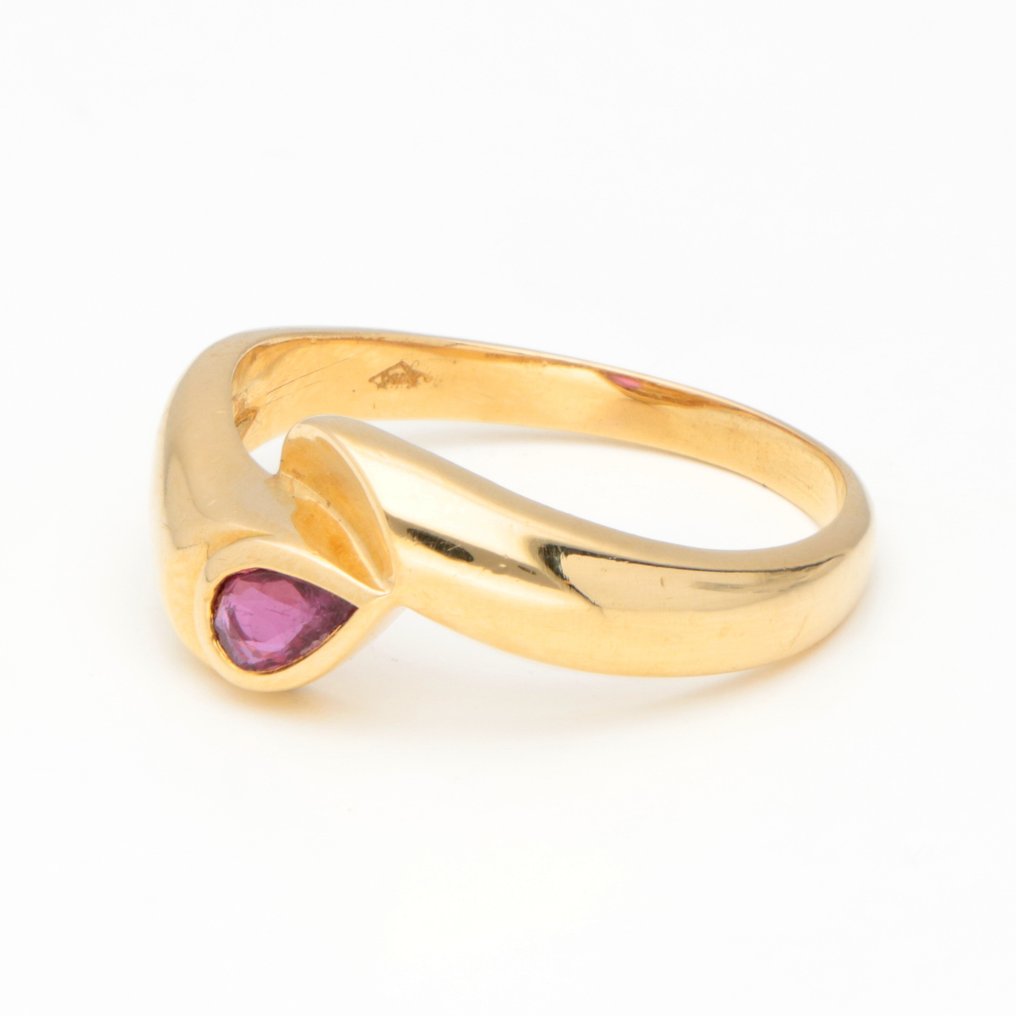 Ring - 18 kt. Yellow gold -  0.16 tw. Ruby #1.2