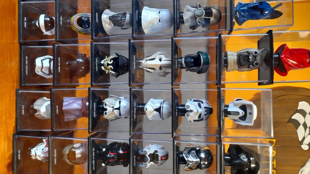 De Agostini  - Action figure - Collection of 50 helmets in vinyl display cases - Star Wars #2.2