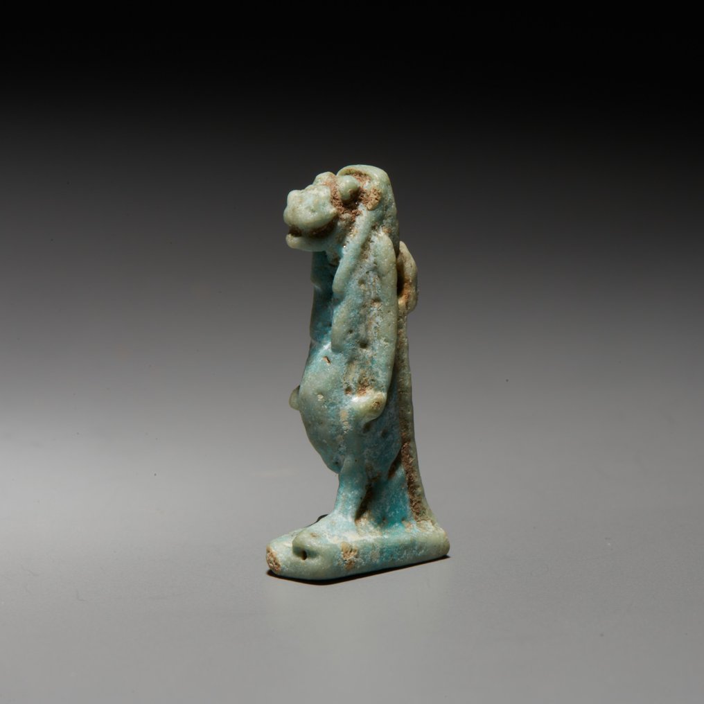 Ókori egyiptomi Fajansz Toeris istennő amulettje. Késői időszak, ie 664-332. 2,4 cm magas. #2.1