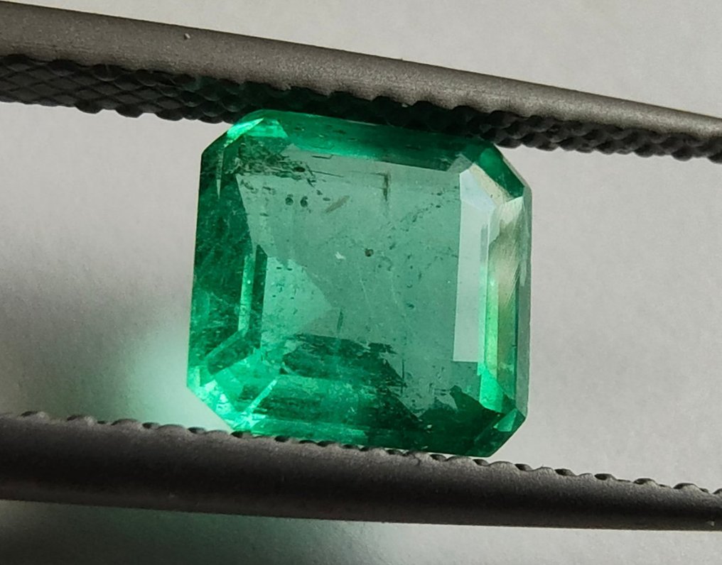 Green Emerald  - 1.77 ct - International Gemological Institute (IGI) - Minor oil #2.2