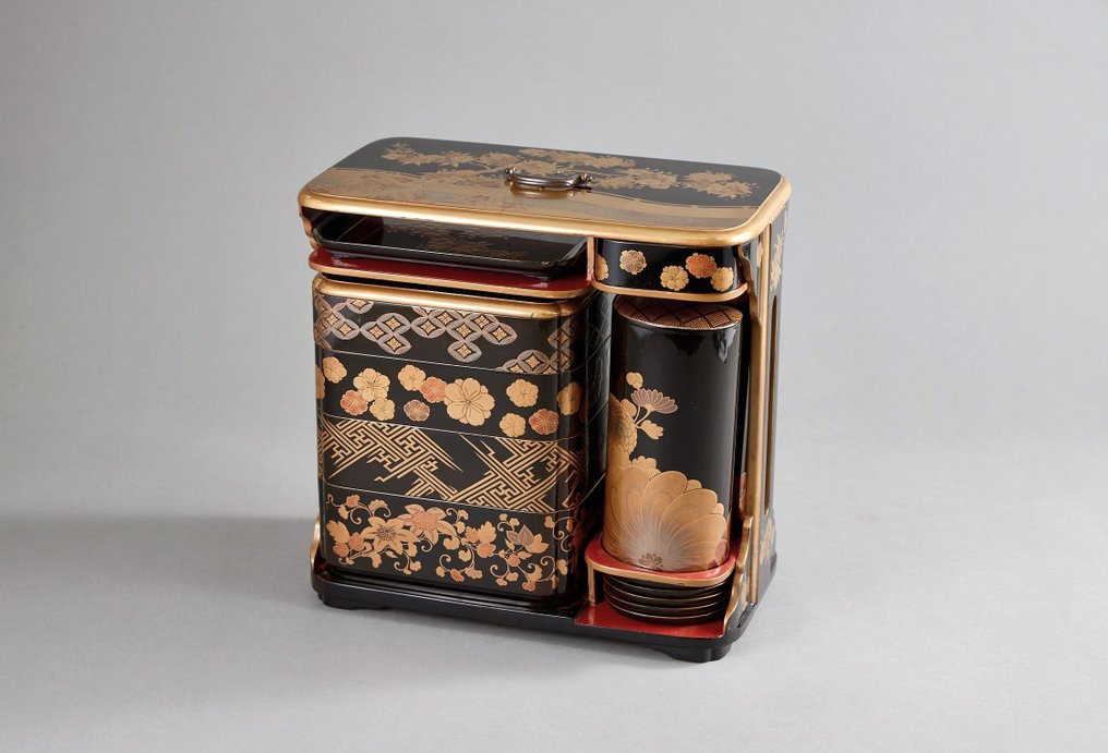 Auspicious Floral Maki-e and Nashiji Nobento 野弁当 (Picnic Set) with Wooden Box - Beholder - Lakeret træ #1.1