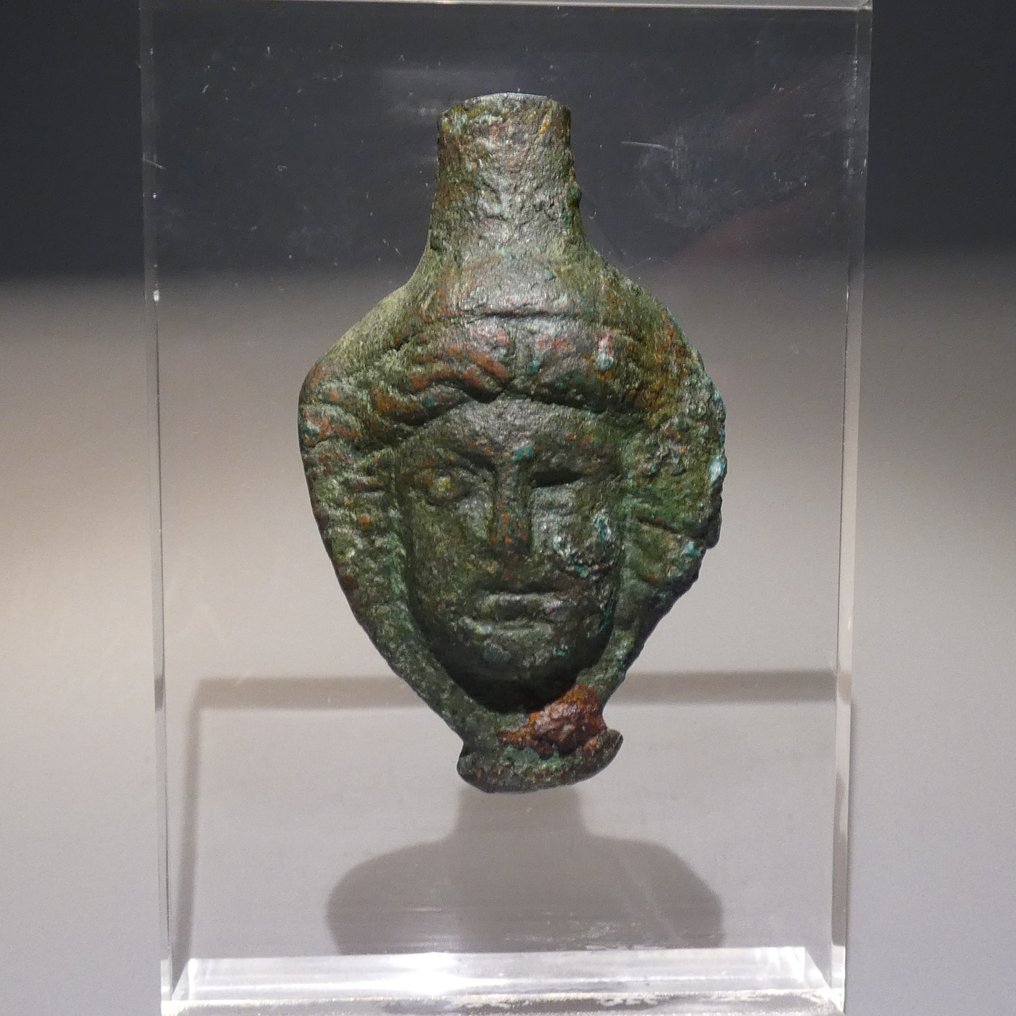 古罗马 黄铜色 女性面具。高 10.5 厘米。公元 1 世纪至 2 世纪。 #1.1