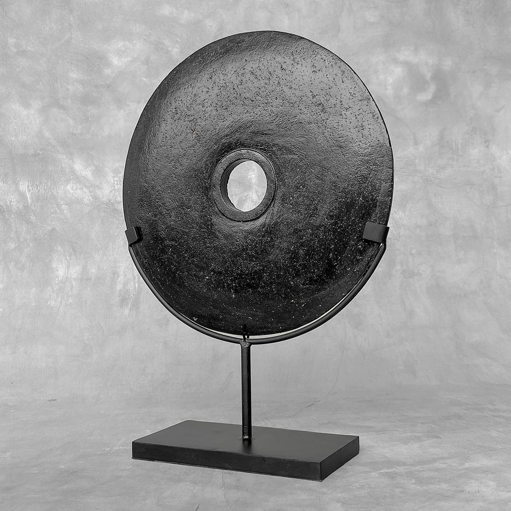 Decorative ornament - NO RESERVE PRICE - Decorative Stone disc on a custom stand - Lava Stone - Indonesia #2.1