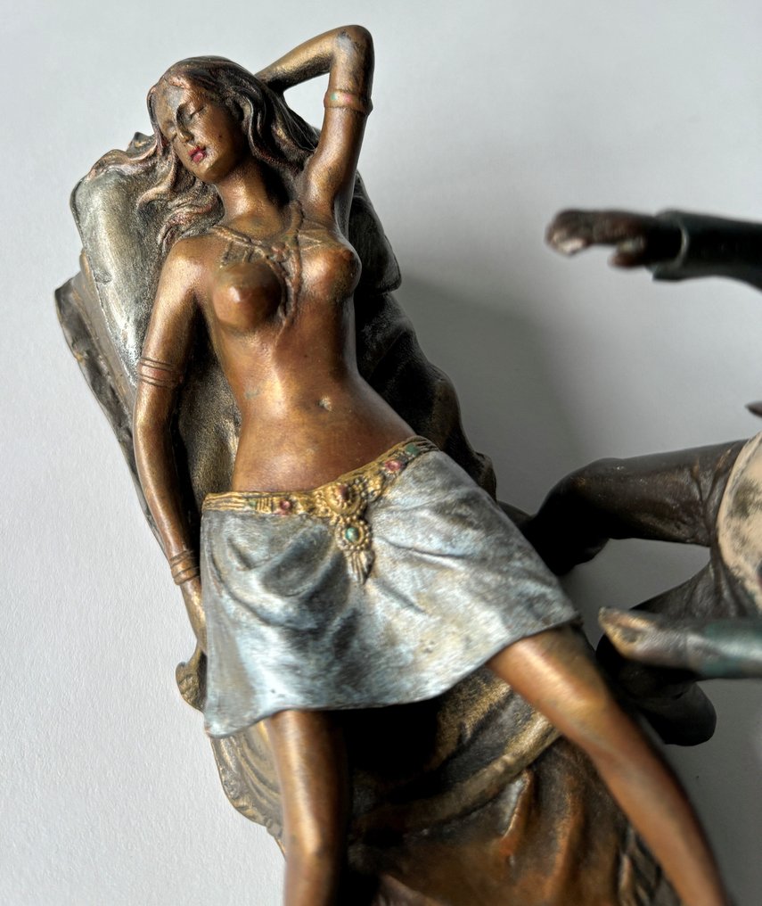 Statue, Oriëntalistisch, erotisch beeld van een heer en dame in stijl van Franz Bergmann - 15.5 cm - Kjølig malt bronse #2.1