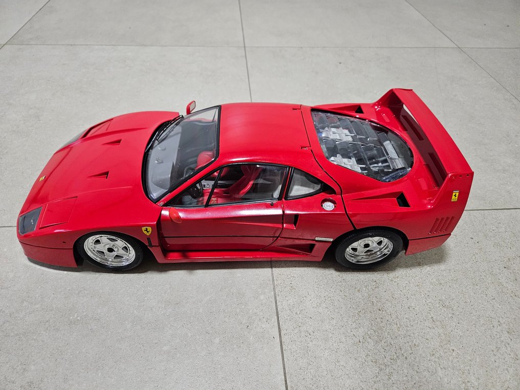 Pocher 1:8 - Σπορ αυτοκίνητο μοντελισμού - Ferrari F40 #2.1