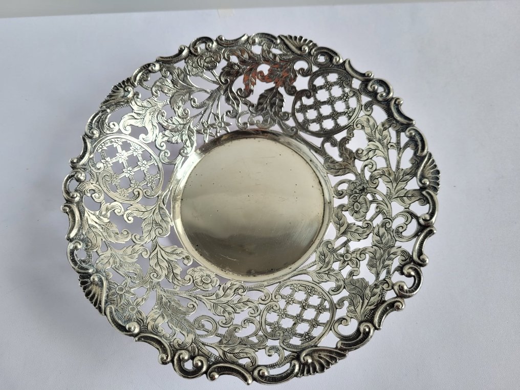 Fruit bowl - .835 silver - Openwork, richly decorated. #1.2