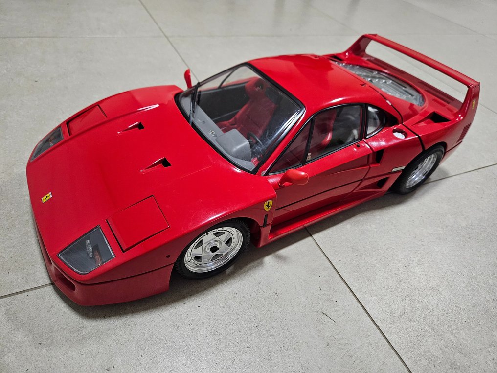 Pocher 1:8 - Σπορ αυτοκίνητο μοντελισμού - Ferrari F40 #1.1