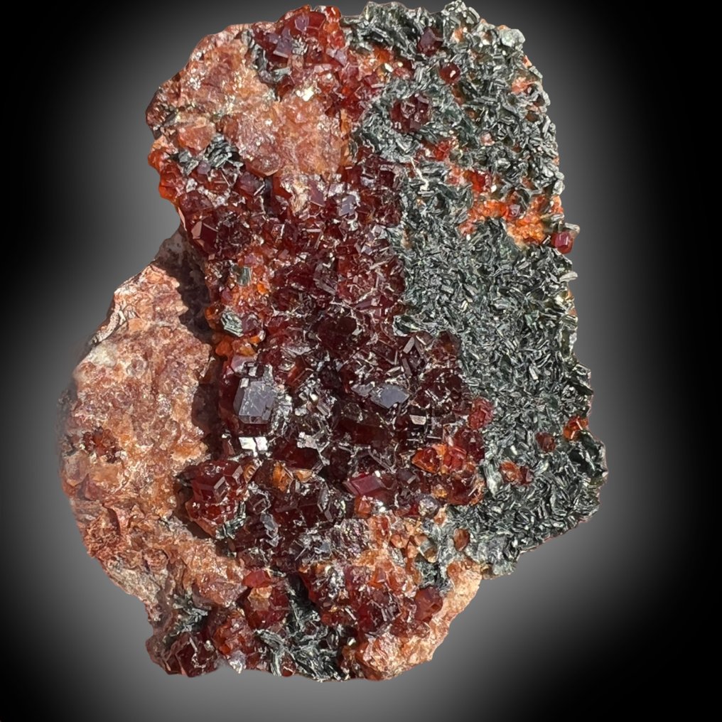 Alpine -> Hessonite with Pennine - Ύψος: 8 cm - Πλάτος: 5 cm- 120 g #1.2