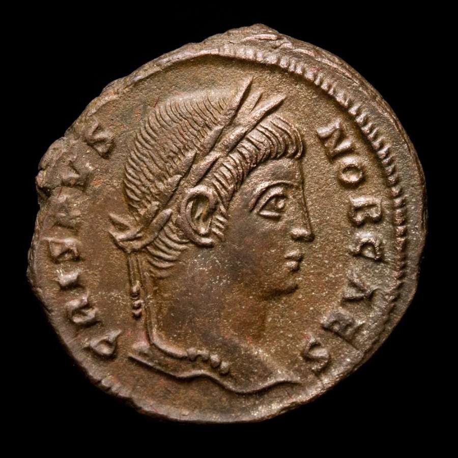 Impero romano. Crispo (317-326 d.C.). Follis Rome mint. CAESARVM NOSTRORVM VOT X RS in exergue  (Senza Prezzo di Riserva) #1.2