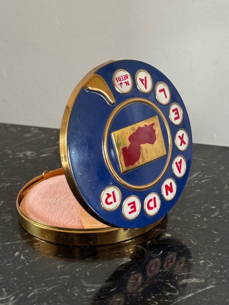Salvador Dali (1904-1989) - Cadran de téléphone - Poudrier Schiaparelli #2.2