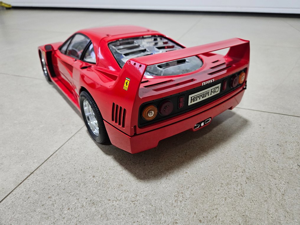 Pocher 1:8 - Σπορ αυτοκίνητο μοντελισμού - Ferrari F40 #3.1