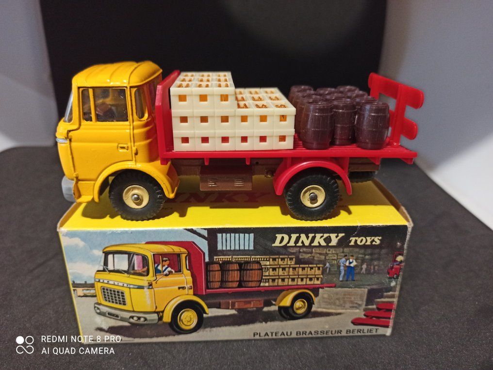 Dinky Toys 1:43 - 模型車 - ref. 588 Camion Brasseur Berliet Gak et boîte d'origine #1.1