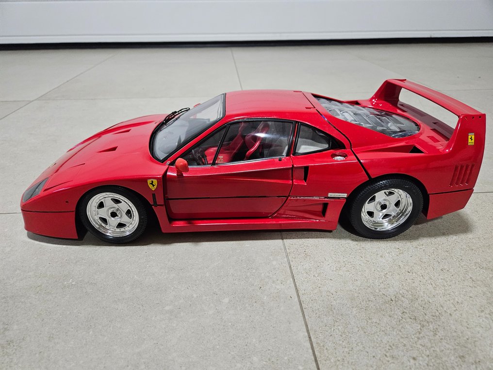 Pocher 1:8 - Σπορ αυτοκίνητο μοντελισμού - Ferrari F40 #2.2