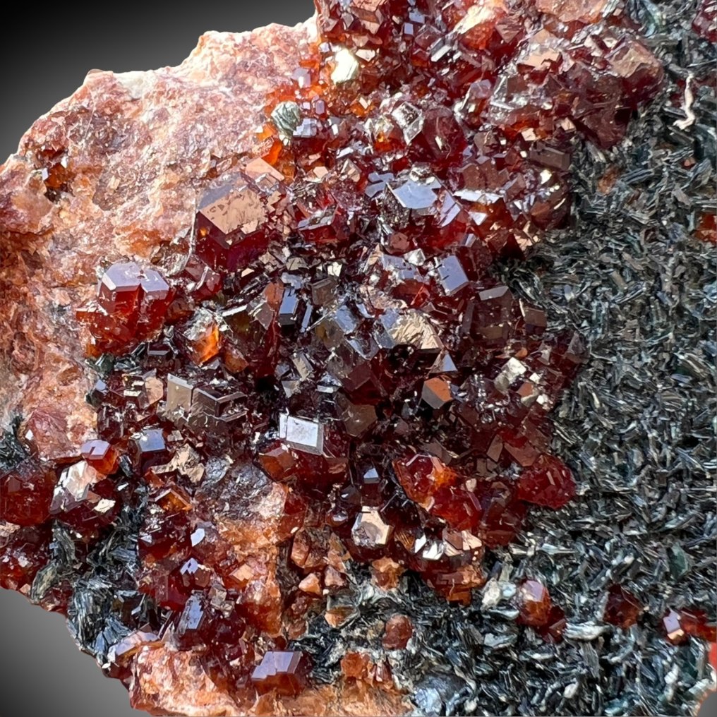 Alpine -> Hessonite with Pennine - Ύψος: 8 cm - Πλάτος: 5 cm- 120 g #2.1