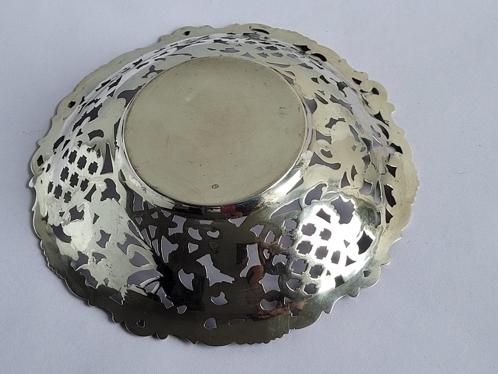 Fruit bowl - .835 silver - Openwork, richly decorated. #2.1
