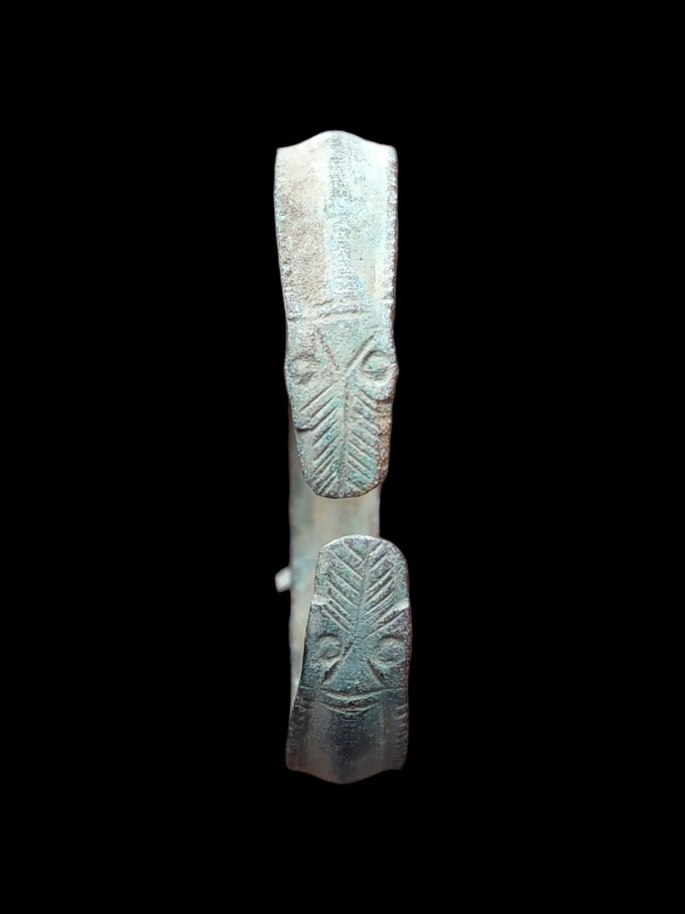 Vikingtiden bronsearmbånd med dragehodefinish Armring #1.2